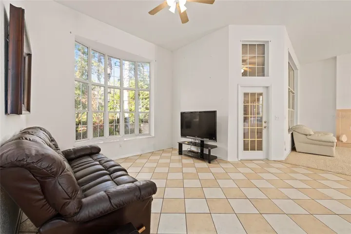 Another view of dining room to door to Lanai