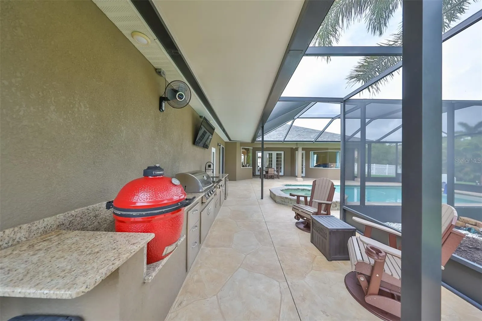 Outdoor kitchen added in 2018