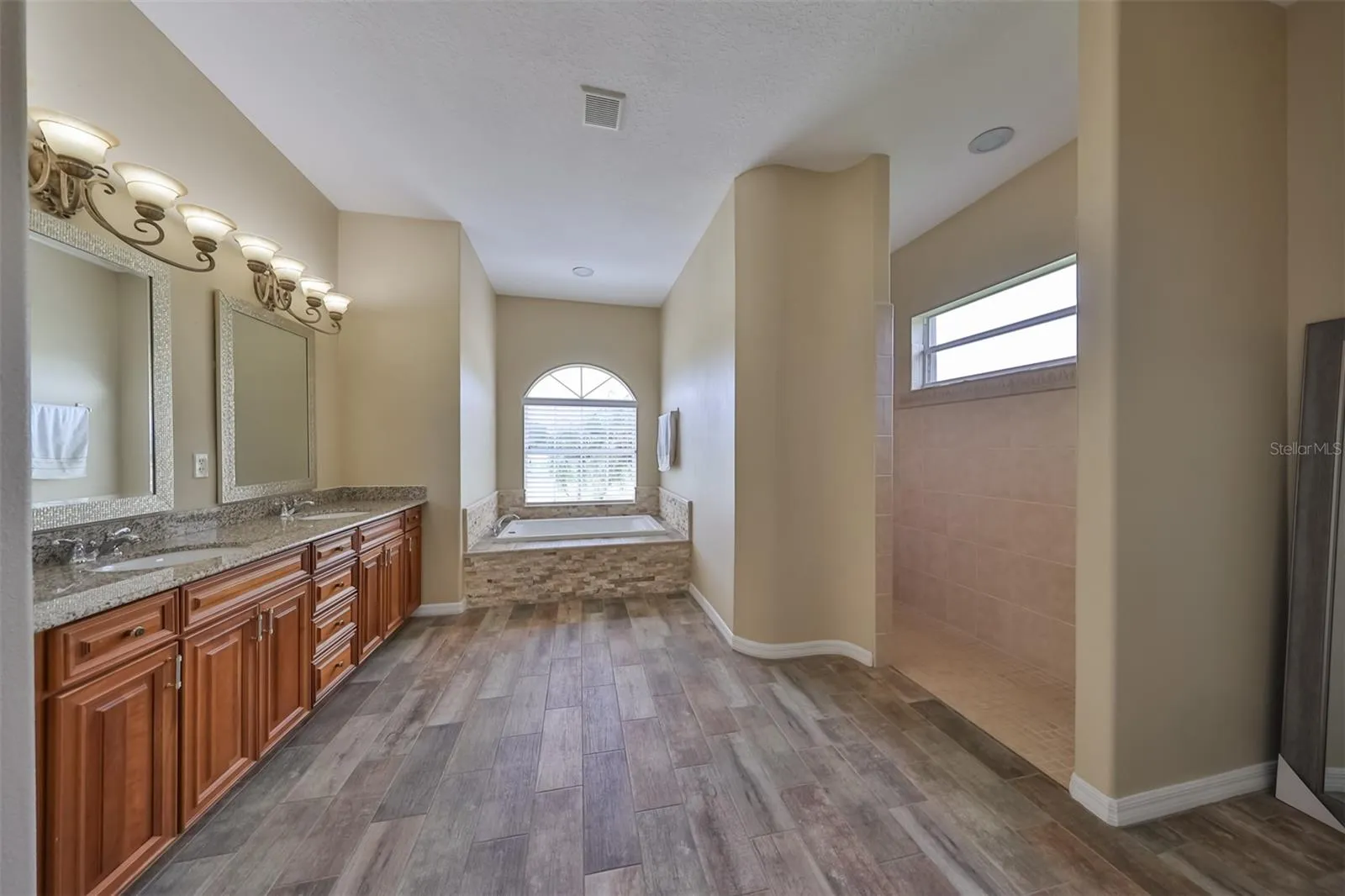Main home owner's suite