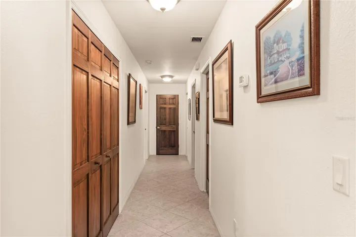 Corridor deserving the 3 Bedrooms