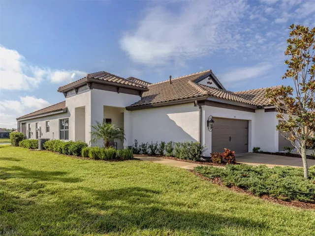 Immaculate attached villa on prime Vicenza lot