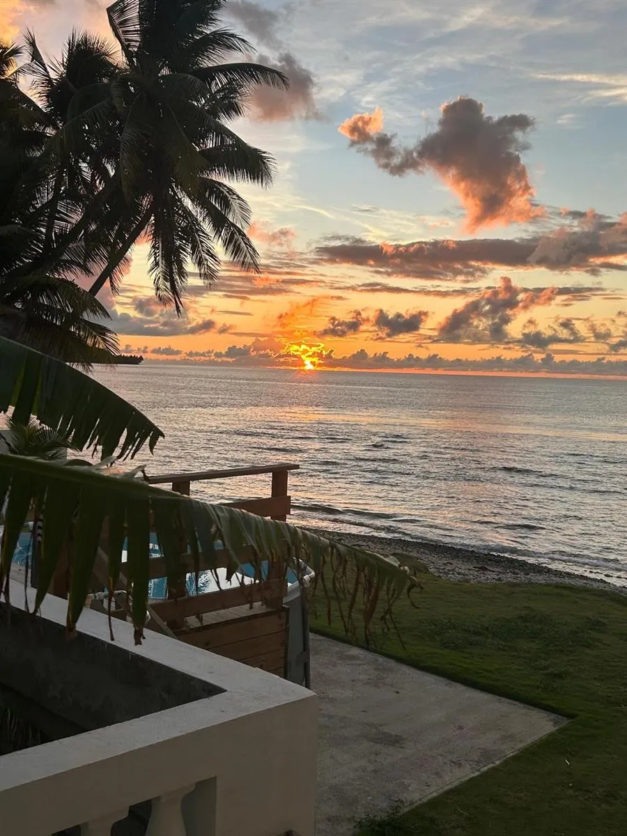 Atardecer frente al mar / Oceanfront sunset