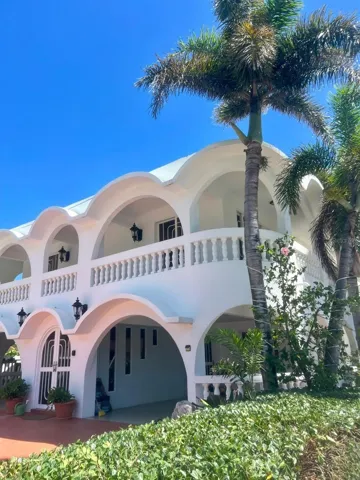 Fachada con arcos / Facade with arches