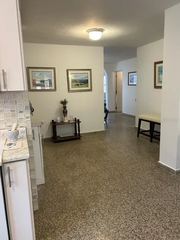Pasillo interior / Interior hallway