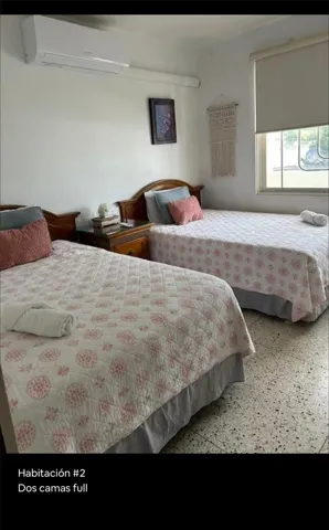 Habitación con dos camas / Bedroom with two beds
