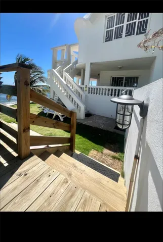 Terraza y escaleras de madera / Wooden deck & stairs