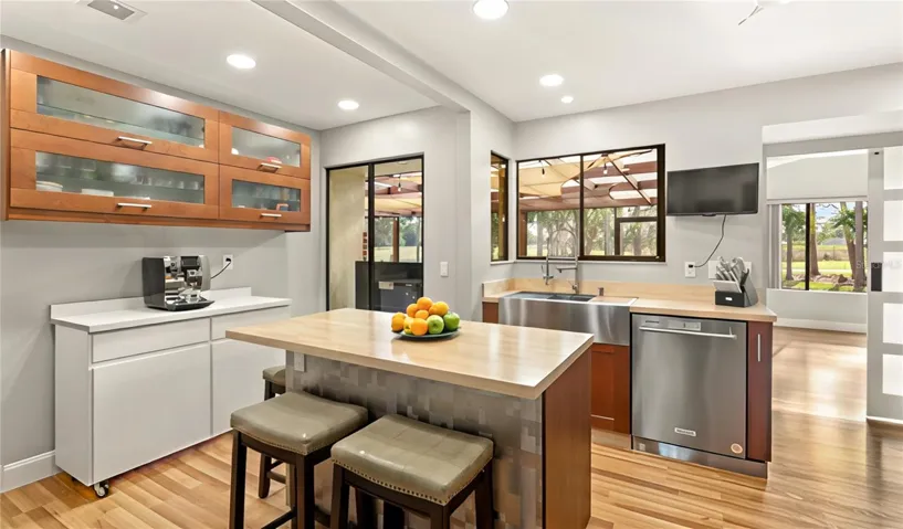 Kitchen breakfast nook with view of the lanai and golf course