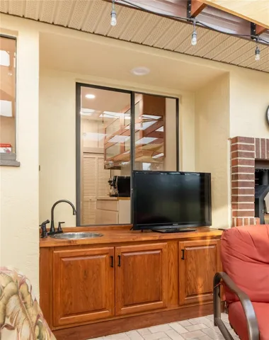 Lanai sink and extra storage