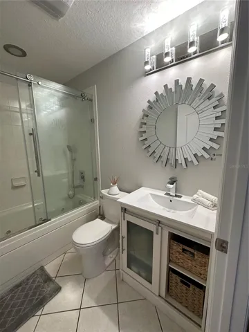 Second bathroom/ Hallway