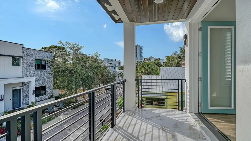 Upstairs front Balcony with view of neighorhood. Great for watching the morning sunrise with your coffee.