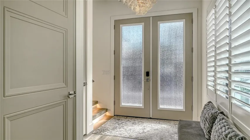 Foyer entry with double doors and rain glass for added privacy.
