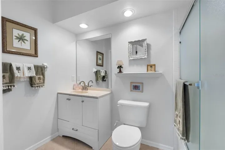 2nd Full bathroom.