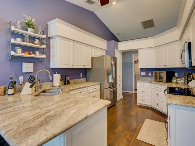 Custom Design Kitchen w/One-Piece Granite Countertops