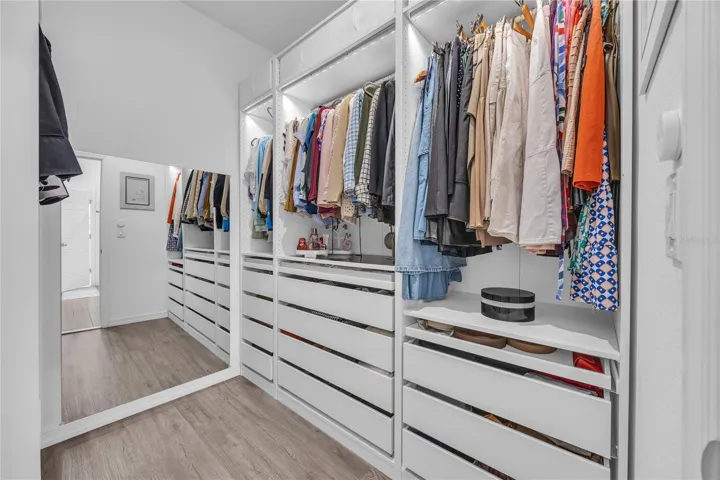 Master Walkin Closet