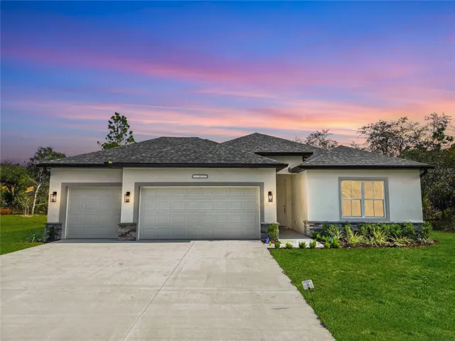 NEW CUSTOM BUILT HOME!