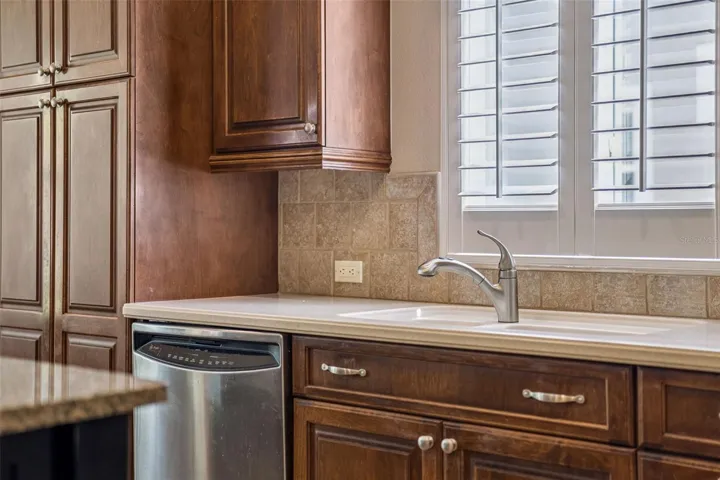 Tile backsplash underneath cabinets