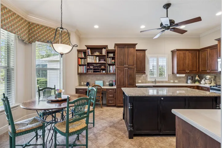 Dinette & Kitchen area