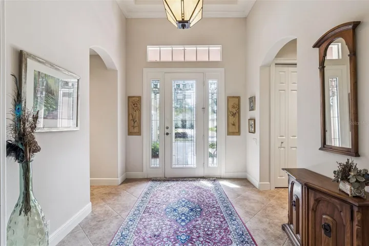 9' x 10' Foyer entryway w/ leaded glass front door, tray ceiling & crown molding