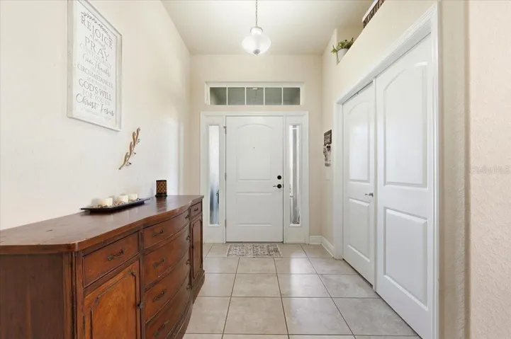 Here we have an amazing entrance hallway.