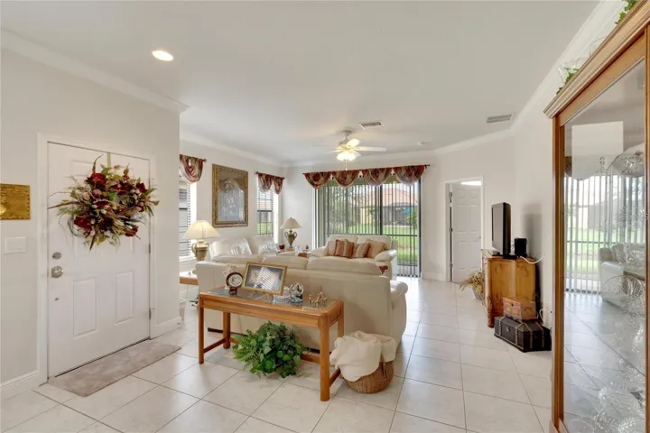 Foyer/Living Room