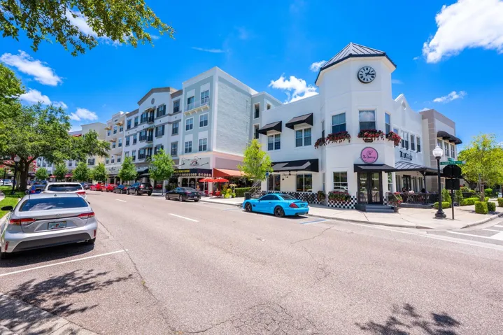 Avalon Park is known for its lively TOWN CENTER, seasonal festivals, farmers markets, holiday celebrations, food truck events, and STRONG SENSE OF COMMUNITY that make it one of East Orlando's most desirable places to live.