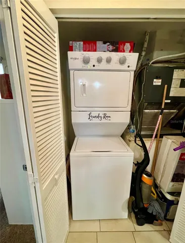 Washer/Dryer closet
