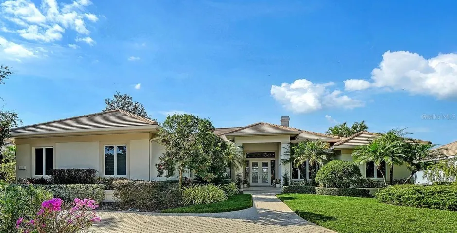 Welcome to 8108 Collingwood Ct. located behind the gates of beautiful University Park Country Club.