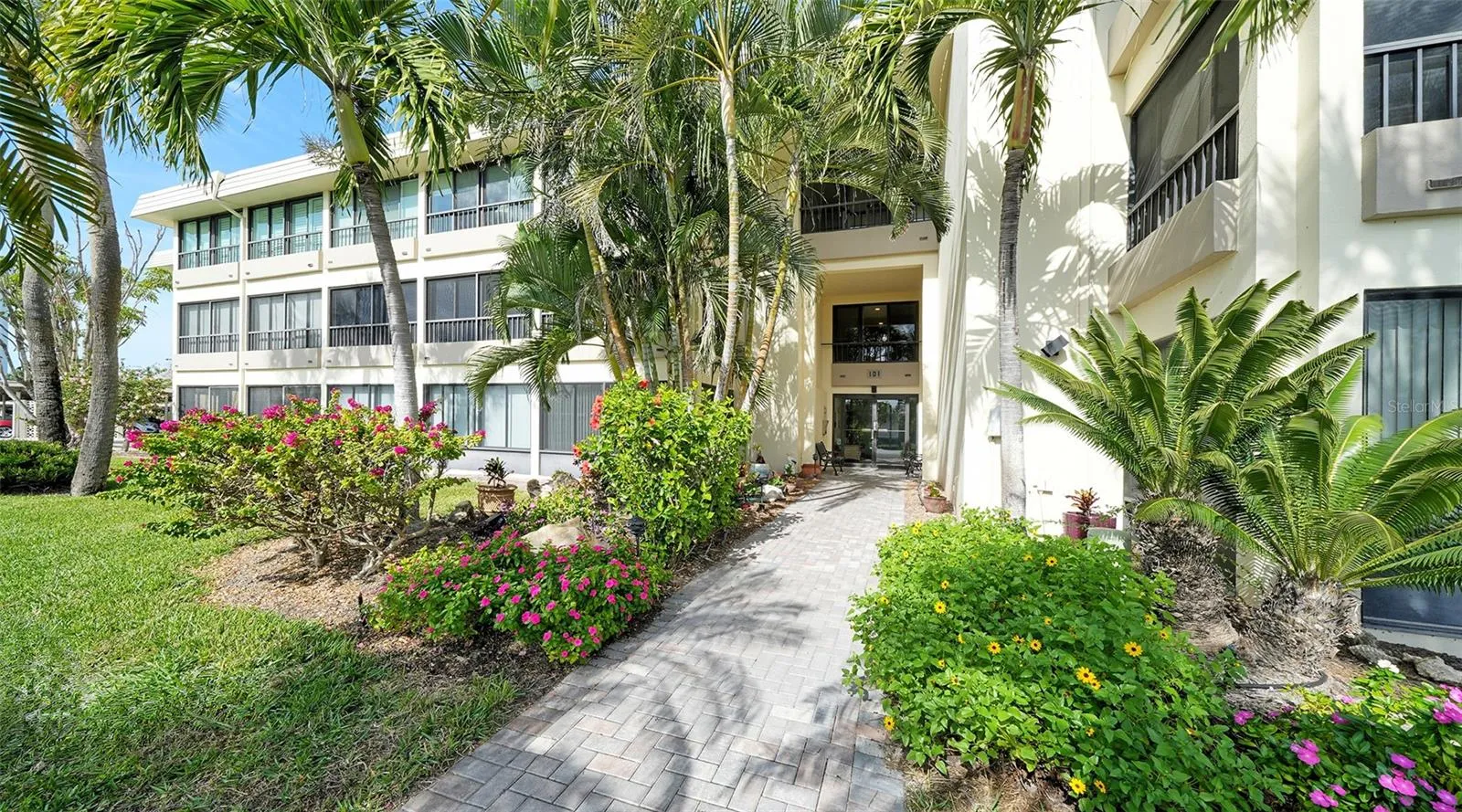 Entrance to the Tropic View building.