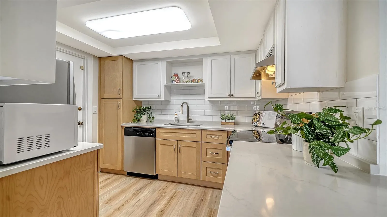 Kitchen with granite counters & new GE & Whirlpool stainless applances.