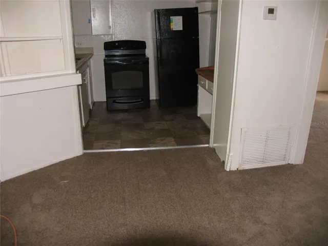 View through dinnet to kitchen