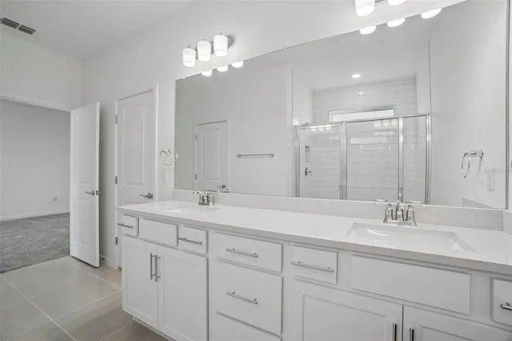 Owner's Bath w/Dual Sinks