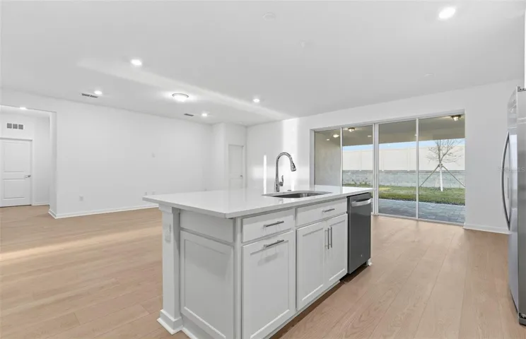Center Island w/Storage