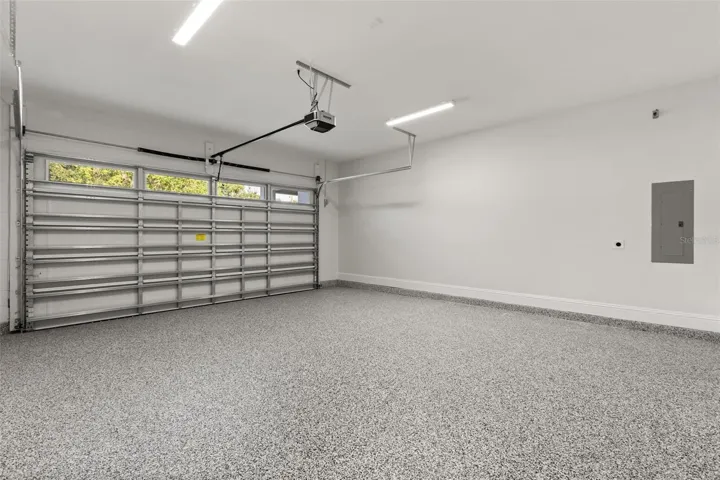 The garage flooe