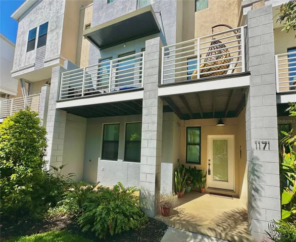 1171 25th Lane N, St Petersburg, FL 33713 - 3 bed, 3.5 bath, 2 car garage, townhome overlooking pool and courtyard in Uptown Kenwood.