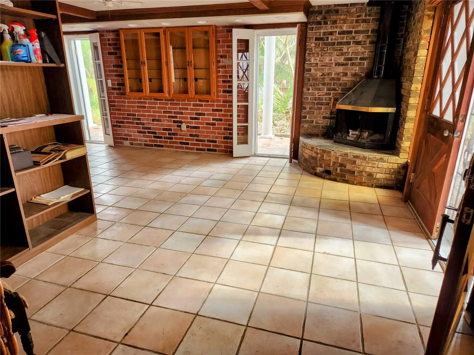 same tile floor throughout.
