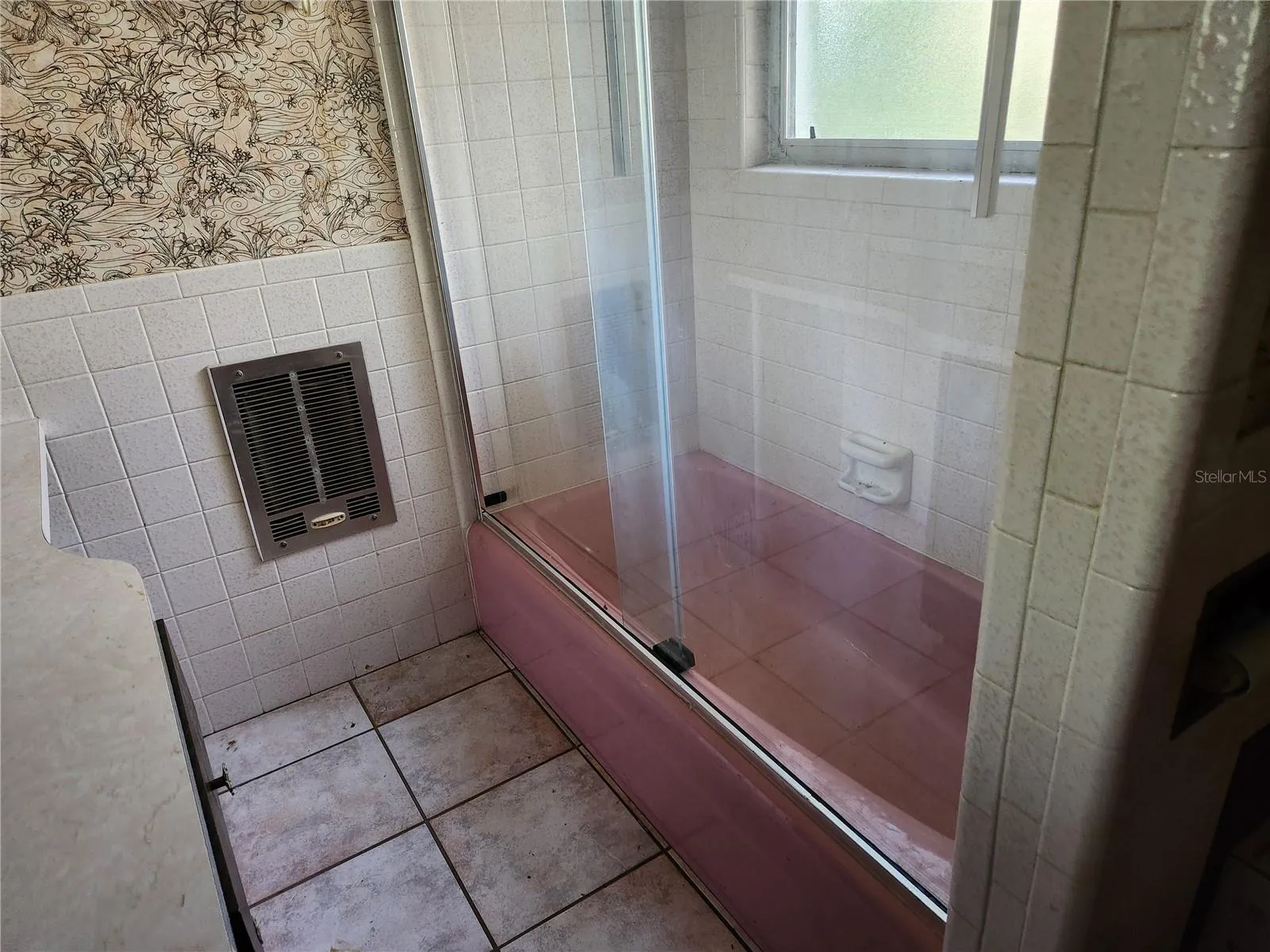 tub shower combo in 2nd bedroom ensuite