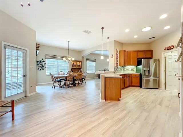 DINING RM/KITCHEN