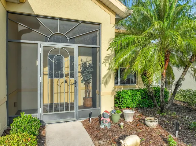 SCREENED IN ENTRYWAY