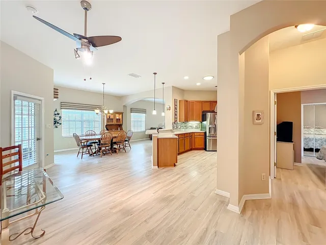 DINING RM/KITCHEN