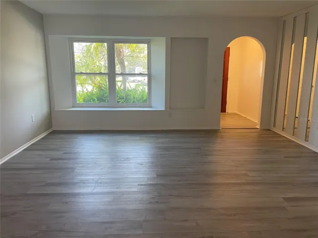 LIVING ROOM & ENTRY