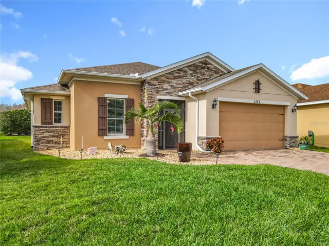 Cabella Model.  Over 1700 SF