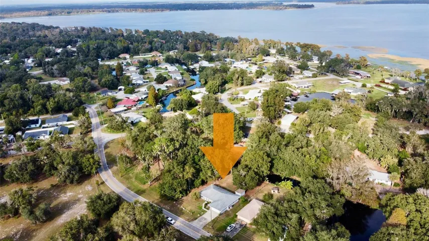 Aerial view in Relation to Lake Pierce