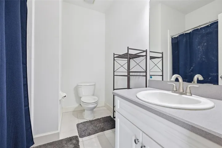 Second floor en suite bath
