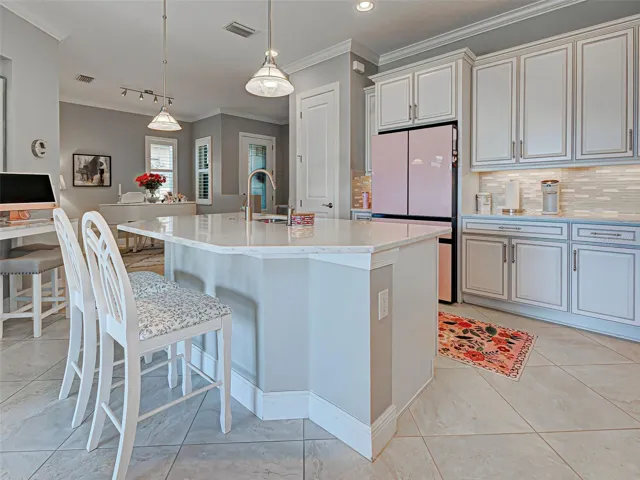 Stunning Quartz Breakfast Bar