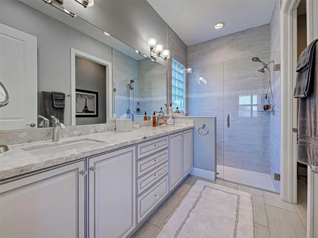 Master En-Suite