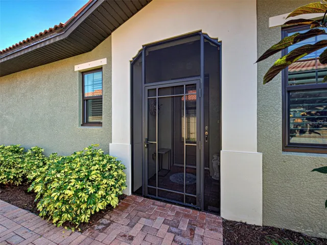 Screened Entryway