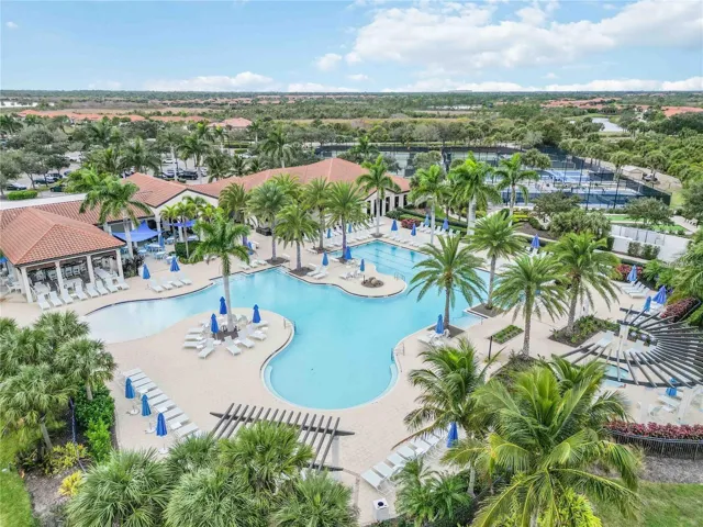 Amenity  Cener Spa & Lap Lanes