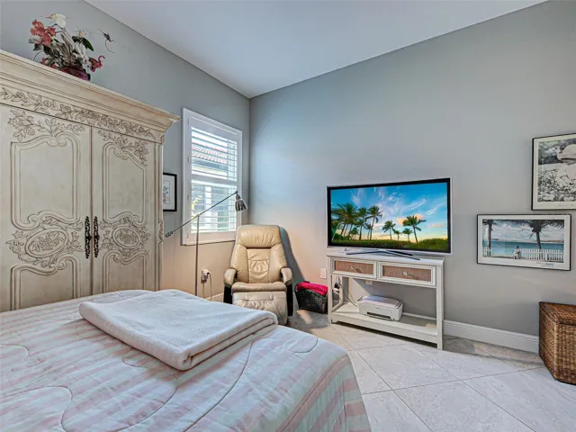 Den/Flex Room