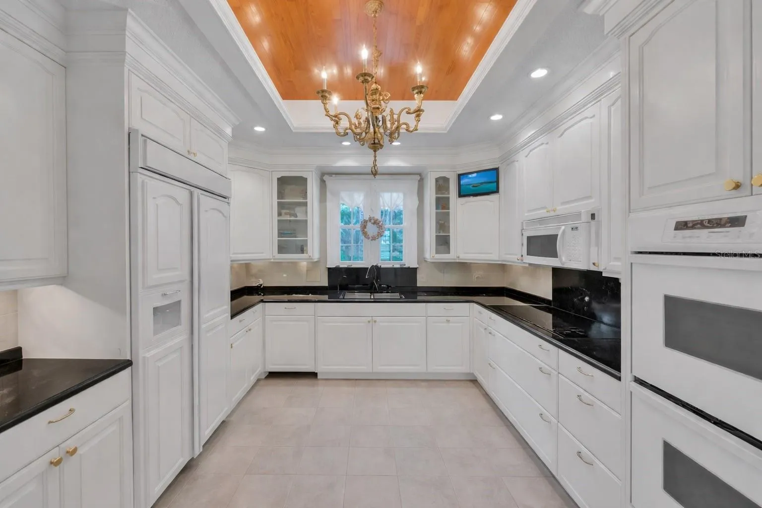 Virtually Edited, removal of countertop appliances/decor