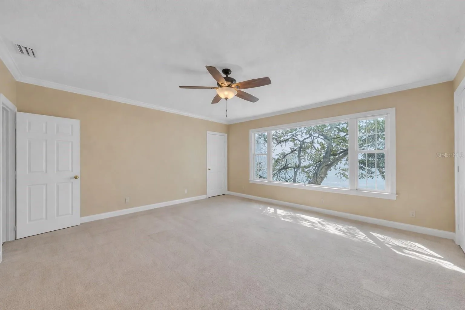 Virtually removed furniture and wall decor